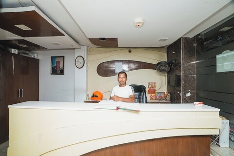 호텔 AV 인터내셔널, 뉴델리 철도역 파하르간지 근처