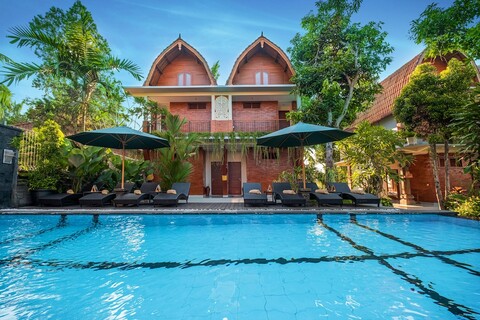 군웅 메르타 번갈로우