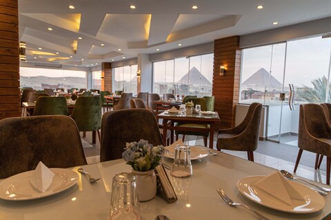 나인 피라미즈 뷰 호텔