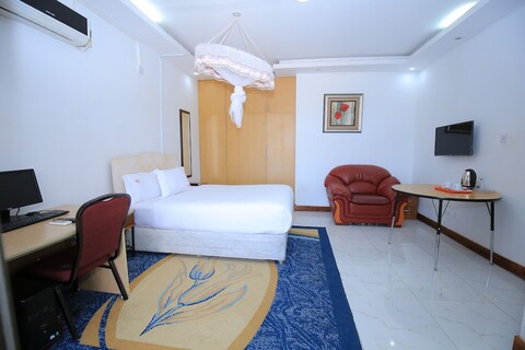 프론티어스 호텔 & 로지스 LTD