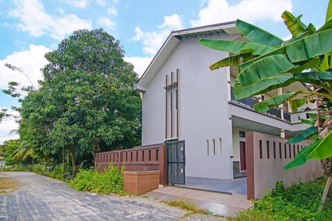 호텔 O 푸트리 게스트 하우스 샤리아, SPBU 림보 판장 근처