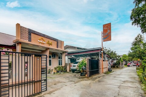 호텔 O 나일라 홈스테이 샤리아, 코로 코로 파남, 노래방, 수영장, 카페 근처