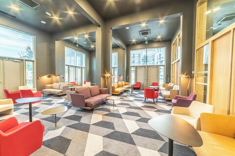 브레이크 앤드 홈 라 메종 데 셰르슈르