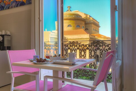 팔코 룸스&스위트