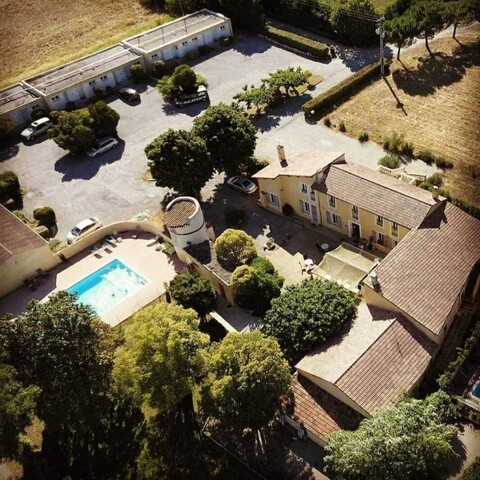 오텔 르 마스 데 켄트항