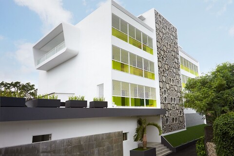 칠 호텔 세미냑