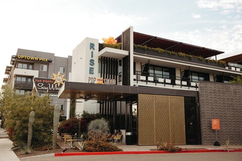 라이즈 업타운 호텔 – 어른 전용