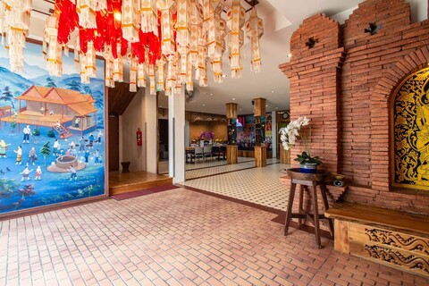 아누맛 프리미엄 버짓 호텔