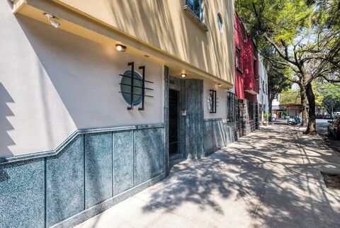 빈센테 수아레즈 바이 미스터 W