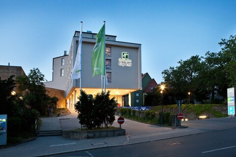 홀리데이 인 익스프레스 퓌르트, IHG