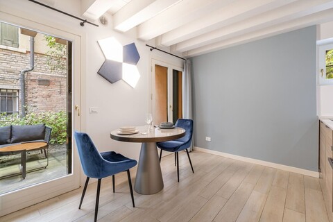 더 블루 라이트, 원더풀 이탈리아 제공