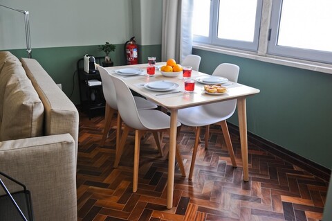 미샤스 플레이스 6B의 그린 와인 어페어