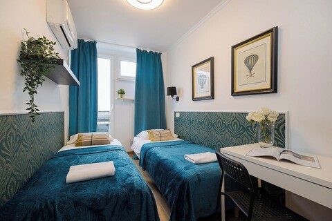 메트로 론도 ONZ 근처 MG 포코예, 바르샤바에 위치