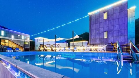 Bayou Kids Pool Villa Pension