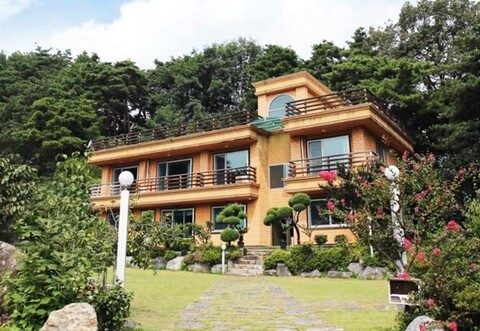 The smell of red clay and pine