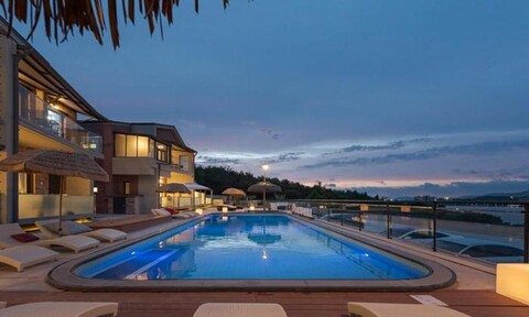 Ragus Hill Pool Villa Pension