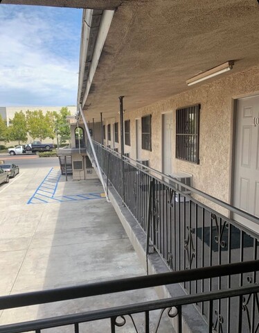 하이 라이즈 모텔