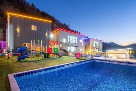 Odd Eye Kids Pool Villa