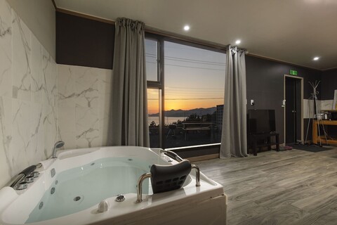 남해 벚꽃길 지나서