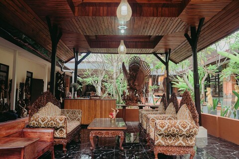 라이 우드 카버 앤드 홈스테이