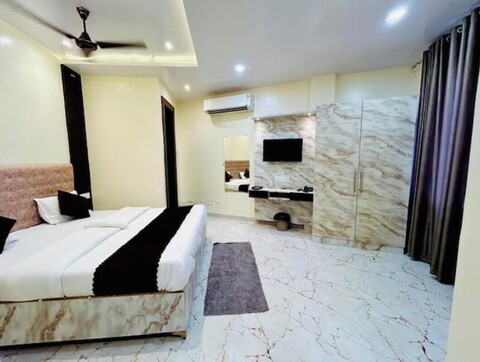 호텔 R K 팰리스