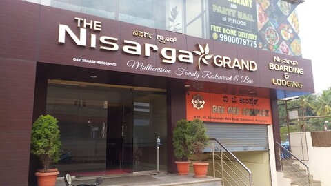 니사르가 그랜드, 보딩 & 로징