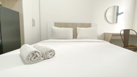 좋은 거래 그리고 단순한 스튜디오 At Transpark Cibubur 아파트