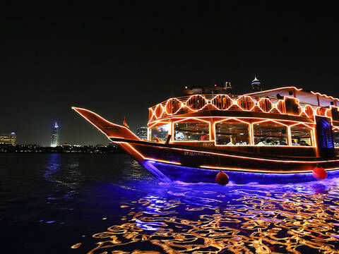[두바이] 도우크루즈(Dhow Cruise) 타면서 도심 전체 야경과 근사한 디너를 함께!-i