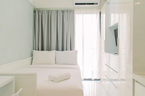 스카이 하우스 BSD 아파트의 미니멀리스트와 아늑한 스튜디오