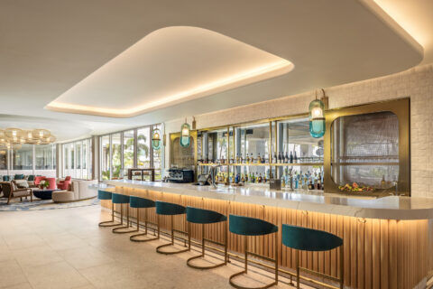 Crowne Plaza Guam Bar · Lounge