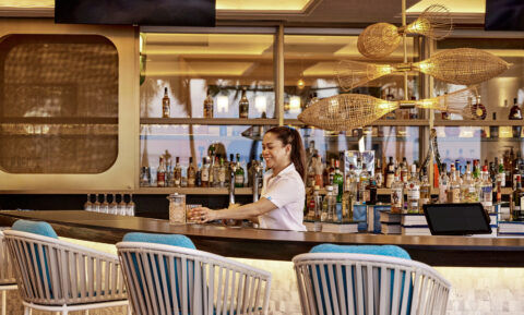 Crowne Plaza Guam Bar · Lounge