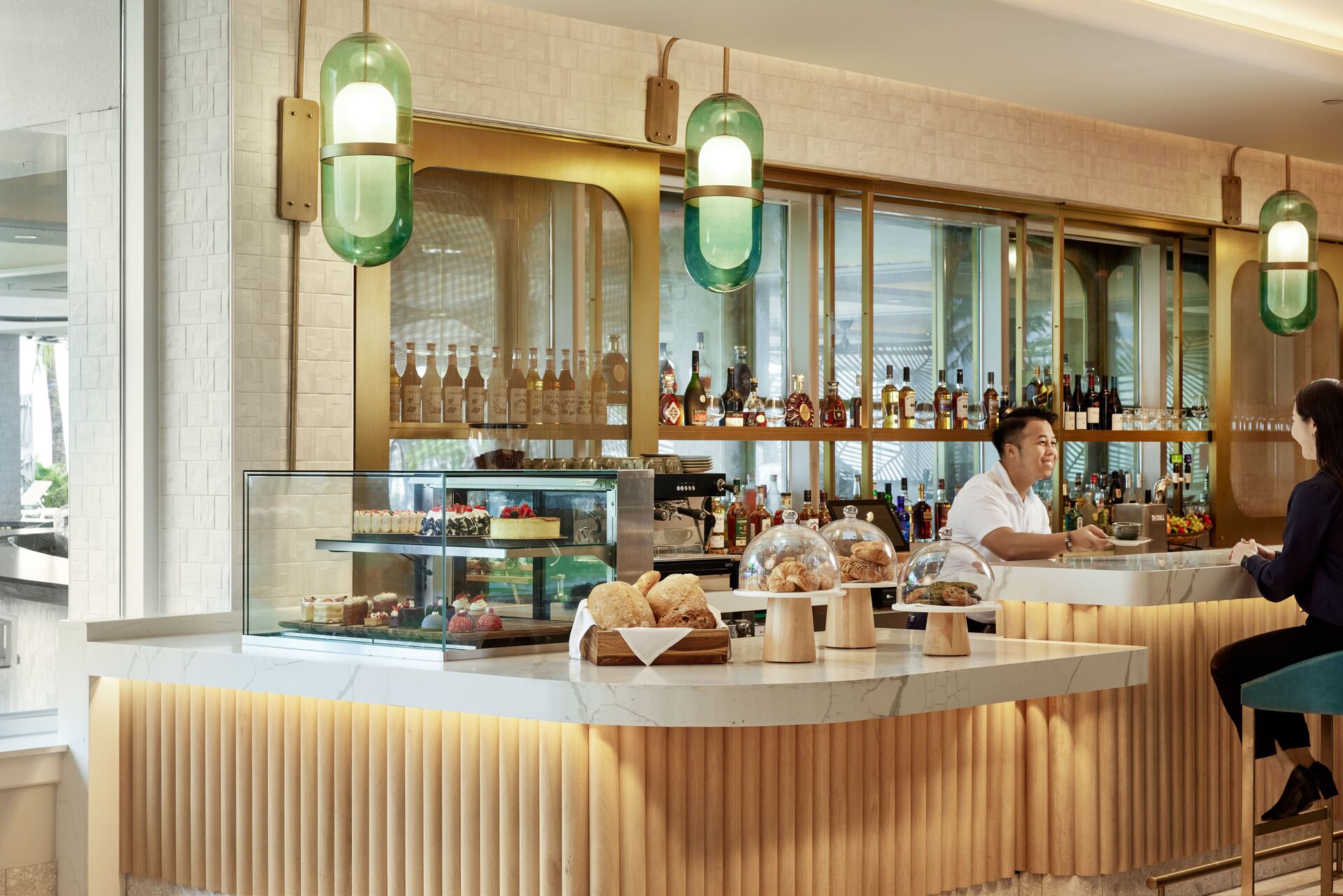 Crowne Plaza Guam Bar · Lounge