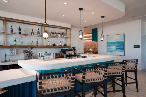 Crowne Plaza Guam Bar · Lounge