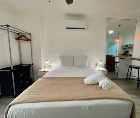 미라마르 바이 자마 홈즈