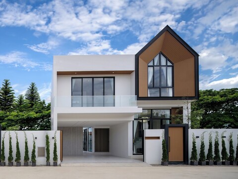 A9 풀 빌라, 공항 근처