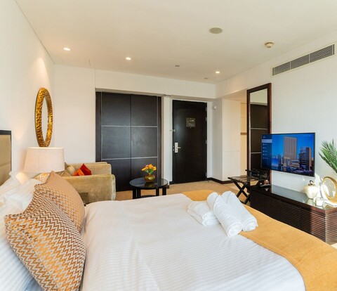 스터닝 스튜디오, JW 메리어트 마리나