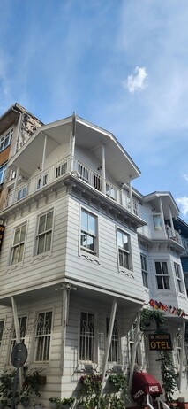 카디코이 화이트 하우스