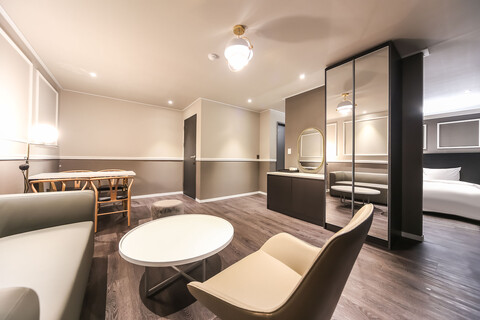 여수 호텔 엘크레인(L CRANE)