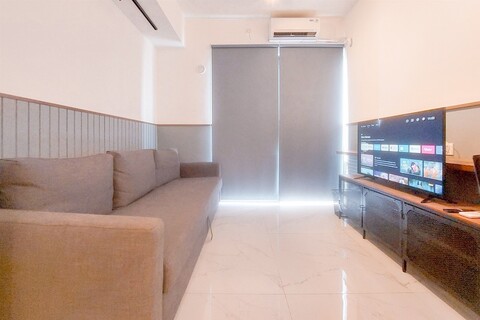 좋은 위치와 편안한 2베드룸 스카이 하우스 BSD 아파트먼트