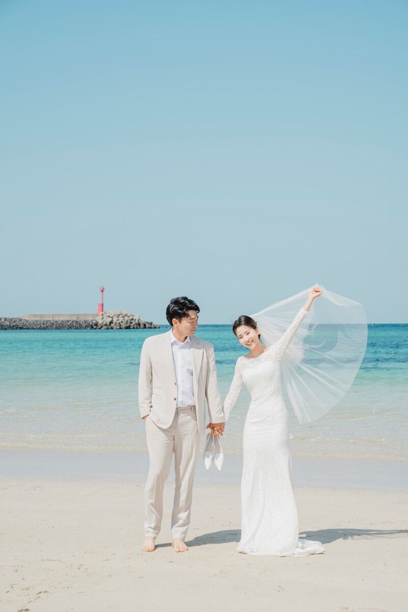 한라봉 스냅 상품 사진 속 해변의 커플