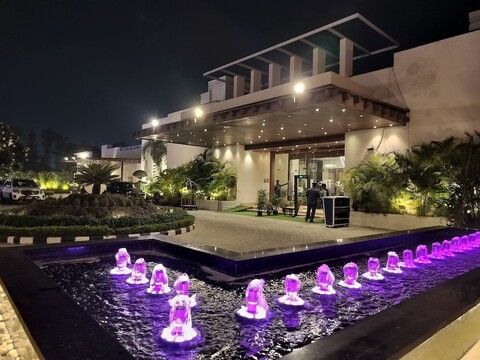 델리 IGI 공항에서 6km 떨어진 벨-라 몬드 호텔 NH8