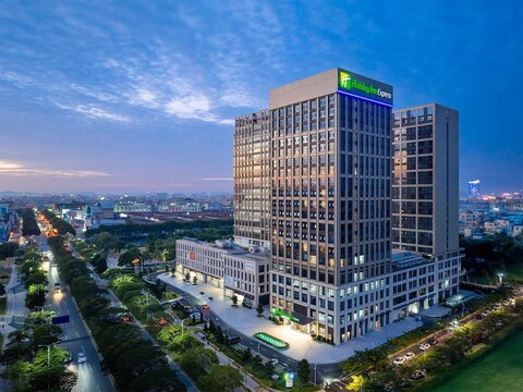 홀리데이 인 익스프레스 포산 순더 러총