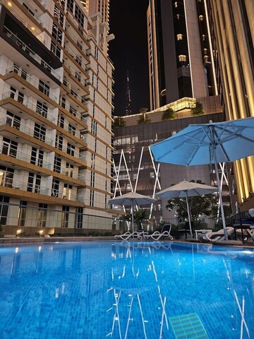 칼리파 홀리데이스