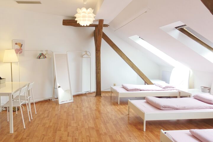 room detail thumbnail 1