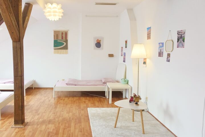 room detail thumbnail 2