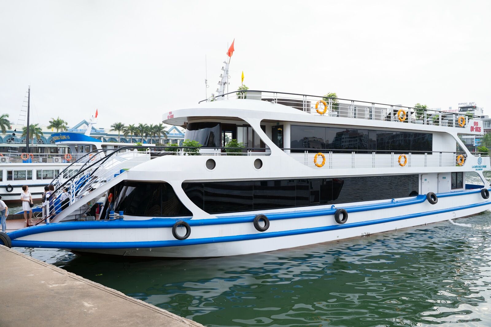 럭셔리 라카스타 하롱베이 크루즈 당일 투어 (Lacasta Halong Bay Tour)