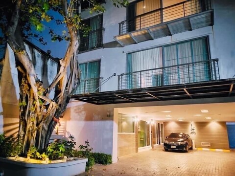 비비 애비뉴 통로