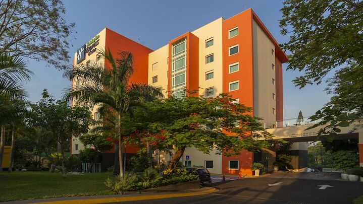 홀리데이 인 익스프레스 호텔 앤드 스위트, 쿠에르나바카 바이 IHG-i