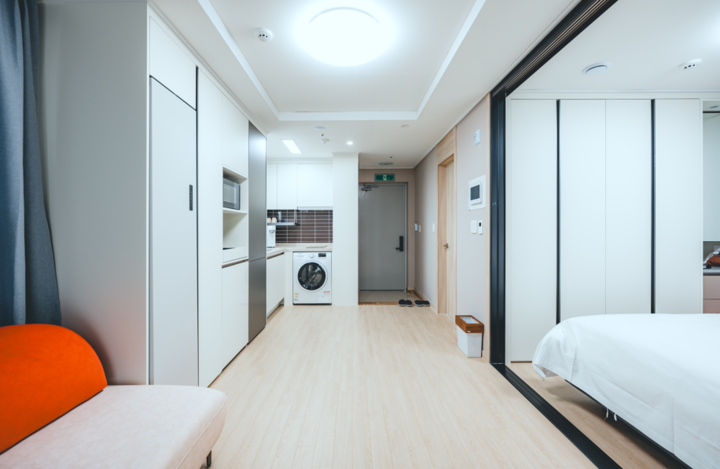 room detail thumbnail 1