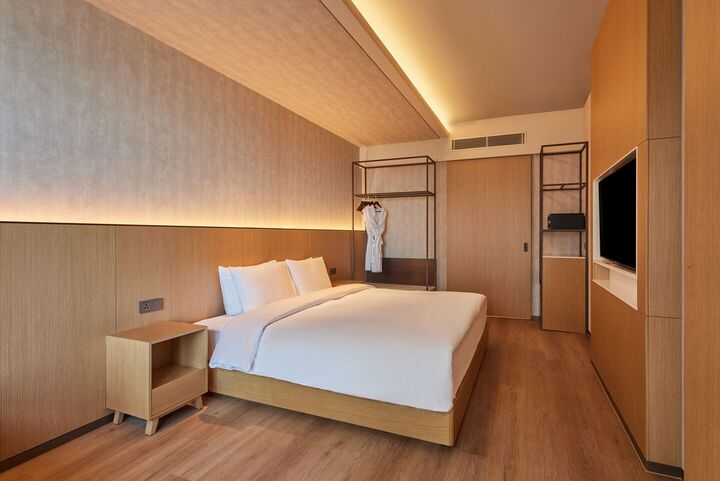 room detail thumbnail 2